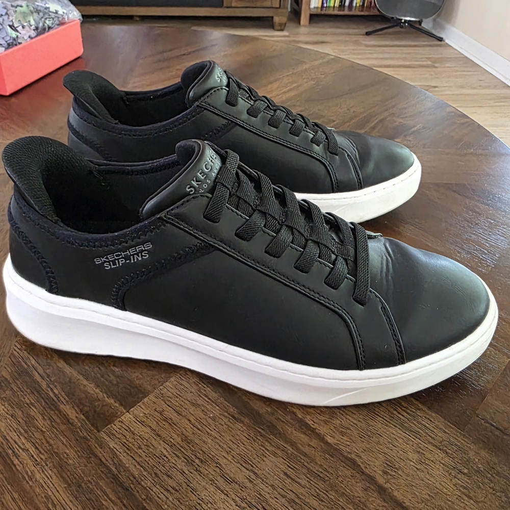 Size 10 men Skechers slip on. - Picture 5 of 6
